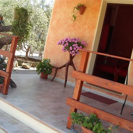 Bed & Breakfast Domu De Palla- Iun-e5167 3*